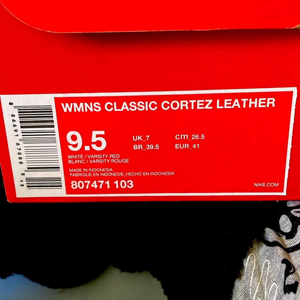 NIB Nike Classic Cortez women’s sneakers